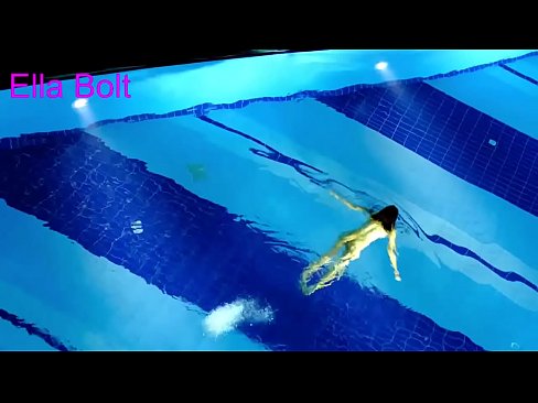 ❤️ Abdi teu tiasa ngeureunkeun nonton, pirang ngora bray ngojay buligir di ELLA bolt Resort kolam renang ❤❌ video porno di urang ❌️