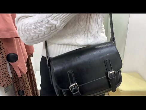 ❤️ Masturbasi umum tina jalang ngora FeralBerry sareng dildo di kamar pas ❤❌ video porno di urang ❌️